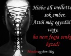 Hiába áll melletted