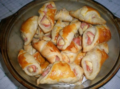 Sajtos, sonkás kiflicskék recept