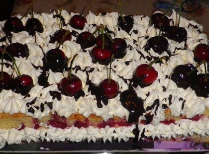 Meggyes piskóta recept