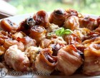 Aszalt szilvával és füstölt sajttal töltött csirkemell baconbe tekerbe