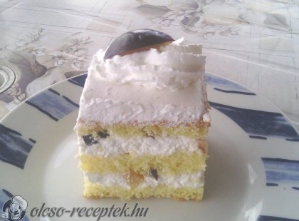 Tejszínes túrós szelet szilvával recept