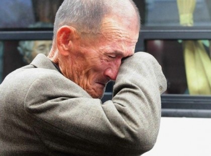 LEZAVARTAK A BUSZRÓL EGY 80 ÉVES BÁCSIT !!!!