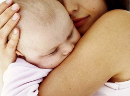 -Mama miért sírsz? - kérdezte a kisfiú az édesanyját: - Mert én nő vagyok - válaszolta az asszony. - Ezt nem értem! - mondta a kisfiú - És ezt soha nem is fogod megérteni ..........-válaszolta gyermekét átölelve az anya.