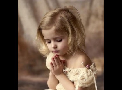 Az eset megtörtént.Egy kislány bement a szobájába és a szekrénykéje mélyéről előhúzott egy lekváros üveget. Kiöntötte a padlóra az üvegben lévő érméket és gondosan számolni kezdte.