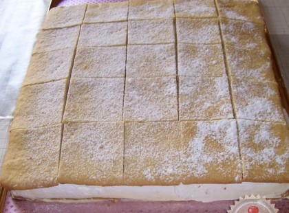 FELHŐ SZELET • Egy isteni vaníliakrémes-tejszínes sütemény