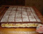 JUGOSZLÁV KRÉMES • Gyönyörű szép, kiadós és nagyon-nagyon finom sütemény! A kakaós lapok között finom vaníliás krém, benne pedig lekváros piskótatekercsek...