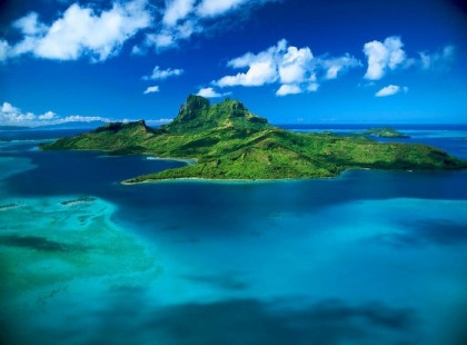 Isten sohasem téved