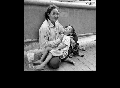 Az iszonyatos titok – miért alszanak gyermekek a koldusok ölében?