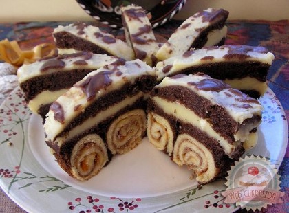 BICIKLI SÜTEMÉNY • Nincs is rá szó, milyen gyönyörű sütemény, sőt, a krémmel töltött dupla teteje még inkább mutatósabbá teszi!