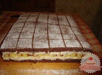 JUGOSZLÁV KRÉMES • Gyönyörű szép, kiadós és nagyon-nagyon finom sütemény! A kakaós lapok között finom vaníliás krém, benne pedig lekváros piskótatekercsek...