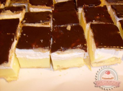 HÁZI KRÉMES • Sima és francia krémes készíthetünk a nagyszerű recept alapján. Isteni finomak és gyönyörűek!