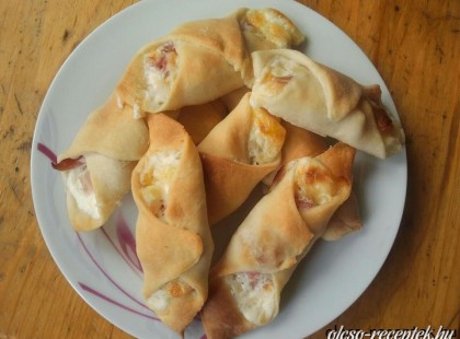 SAJTOS-SONKÁS-TEJFÖLÖS PAPUCS RECEPT