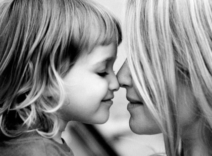 Anya vagyok. Hordoztam gyereket a szívem alatt. Aludtam úgy, hogy kisbaba feküdt a mellkasomon....