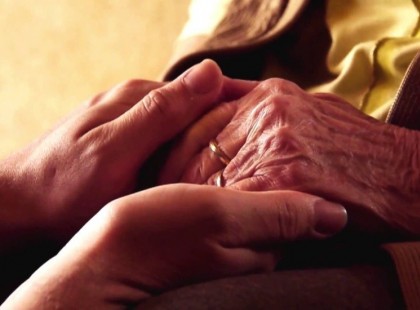 Kedves Lányom: ha majd egyszer öregnek látsz, légy türelmes kérlek...