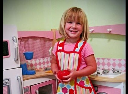 Egy nap, amikor anyunak valami dolga volt és nem volt otthon, apu egyedül vigyázott rám....