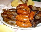 Fizetés napján hazamegy a férj, és a feleség kéri tőle a konyhapénzt.