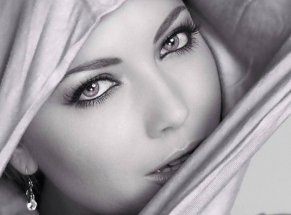 Teljes az, aki ember, akinek érzései vannak. Aki mer hibázni, és nem sírni felette...