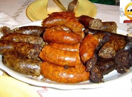 Fizetés napján hazamegy a férj, és a feleség kéri tőle a konyhapénzt.