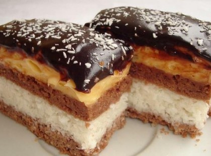 A kókusz és vaníliás krém isteni párosa: Bounty szelet