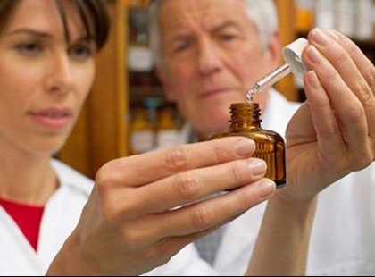 Eltitkolt orvosság: az ezüstkolloid Az Ezüst Kolloid több mint 650 féle baktériumtörzset, vírust, gombát, és penészt képes elpusztítani. Vizsgálatok kimutatták, hogy szokatlanul gyorsan hat, kb. 5-6 perc leforgása alatt pusztítja el a kórokozókat.