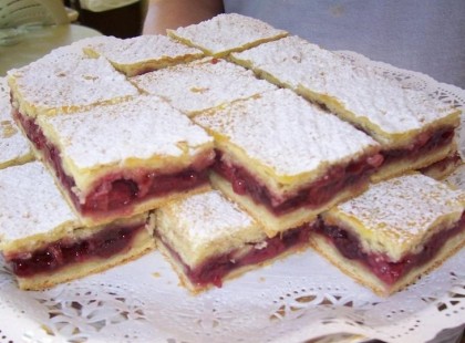 Egyszerű meggyes pite