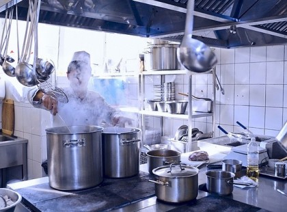 A magyar éttermek gyomorforgató trükkjei: mi van a tányéron valójában?