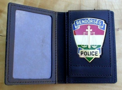 Az út szélén, elhagyatva ...