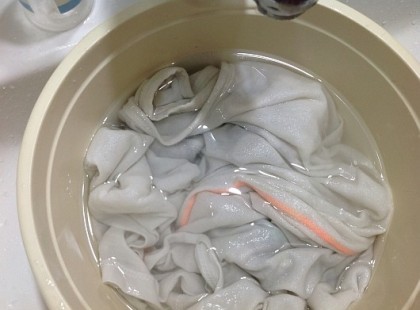 Ne ess pánikba, ha elsárgult a fehér pólód, inged...