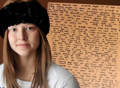 Titkos üzenetet hagyott családjának a tükör hátán a rákos kislány!