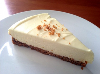 Vaníliás túrótorta sütés nélkül, csodás sütemény és 30 perc alatt elkészíthető!