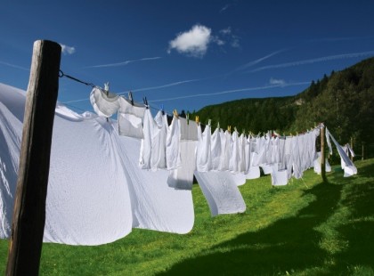 Mosógél házilag - olcsó és vegyszermentes • A ruhák közé téve a mosógépben ugyan olyan tisztaságot eredményez, mint a bolti szerek, ráadásul minden egyes höfokon hatásos, és még a bababőrhöz is kíméletes.