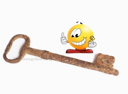 Egy 80 éves bácsi felveszi a kabátját és indulni készül otthonról....