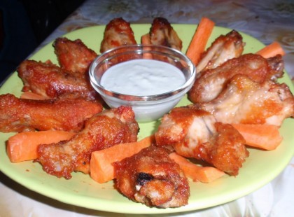 Ropogós pikáns csirkeszárnyak sütőben sütve – ez a panír valami csodás! Ízletes csirkés finomság :)