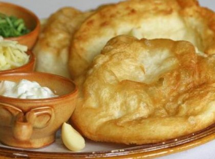 Sütőporos lángos: azonnal süthető!Az élesztő nélküli lángost hamar el lehet készíteni, és nagyon finom!