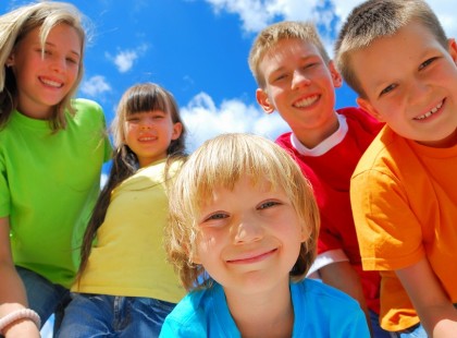 Felnőttek távozhatnak külföldre, de gyermeket nem lehet külföldre vinni, ha kint akarunk élni – ahhoz gyámhivatali engedély szükséges…