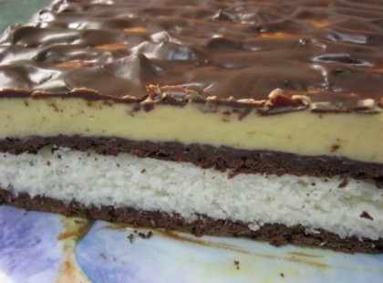 Kókuszos csokoládészelet vaníliakrémmel sütés nélkül, ínycsiklandó hideg finomság!