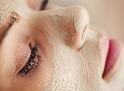 É L E S Z T Ő Ha este nagyon szép szeretnél lenni, ennyi időd mindig van arra, hogy néhány trükköt bevess ... kb. 50.-Ft-ból meg is van!