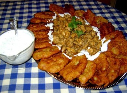 Házi gyros cukkíni lapcsánkával, kapros-fokhagymás öntettel