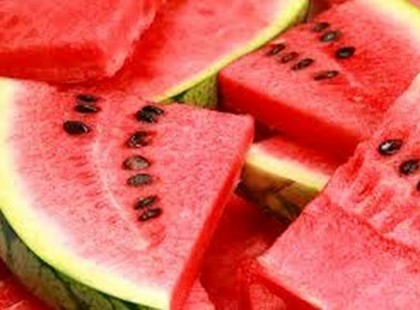 Ez történik, ha lenyeljük a görögdinnye magokat