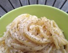 Sajtos – fokhagymás spagetti, mennyei étel, amivel nem lehet betelni, rengeteg sajt van rajta, imádni való!