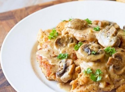 Gombás csirkemell, fincsi és hamar össze lehet dobni! Tejszínes finomság villámgyorsan