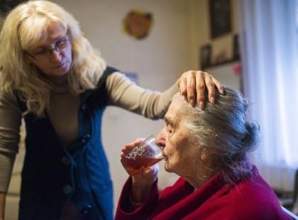 ÁPOLÁSI DÍJAT KAPHATSZ! Minden hónapban 53.100 forintot kaphatsz ha beteg hozzátartozót ápolsz! Az ápolási díj, amely alanyi jogon jár és független a jövedelmi helyzettől.