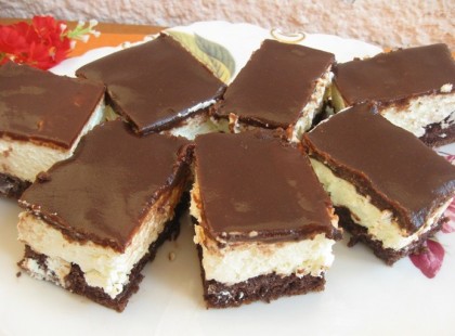 Kókuszos csokoládészelet sütés nélkül, fincsi és nagyon könnyen összedobható!