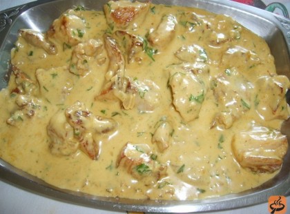 Tejszínes mustáros karaj, a husi omlós, a szósz ínycsiklandó, a legfincsibb husis étel!