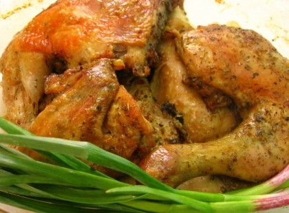 Sült csirke kicsit másként – így a hús garantáltan megpuhul és remek ízű lesz! :)