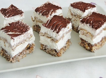 Diós tejszínszelet, csábító finomság sütés nélkül! Hűsítő desszert egyszerűen!