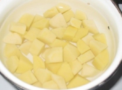 Ez történik, ha megiszod a vizet, amiben a burgonya ázott!