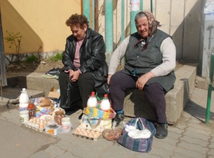 MI FIZETJÜK RENGETEG UKRÁN NYUGDÍJÁT! Rengeteg ukrán kap Magyarországról nyugdíjat! Háromszoros nyugdíjat kapnak a mi adónkból, mint amennyit Ukrajnában kapnának! Nagyon érdekes cikk!