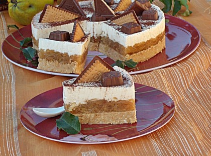 Sütés nélküli almatorta, csodás fahéja íz és rengeteg hab a tetején! Fincsi és csodaszép! :)