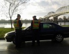 ELINDULT A RENDŐRSÉGI RAZZIA! TUDD MEG MEKKORA BÍRSÁGOT KELL FIZETNED HA NINCS SZEMÜVEGED, KONTAKTLENCSÉT VAGY TARTALÉK SZEMÜVEGED A VEZETÉSHEZ!OSZD MEG KÉRLEK, MERT NAGYON HASZNOS CIKK, MINDENKINEK, AKI AUTÓT VEZET! KÖSZÖNJÜK!